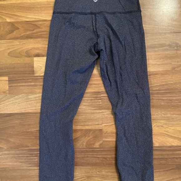 Lululemon leggings Size 2 - Picture 3 of 4